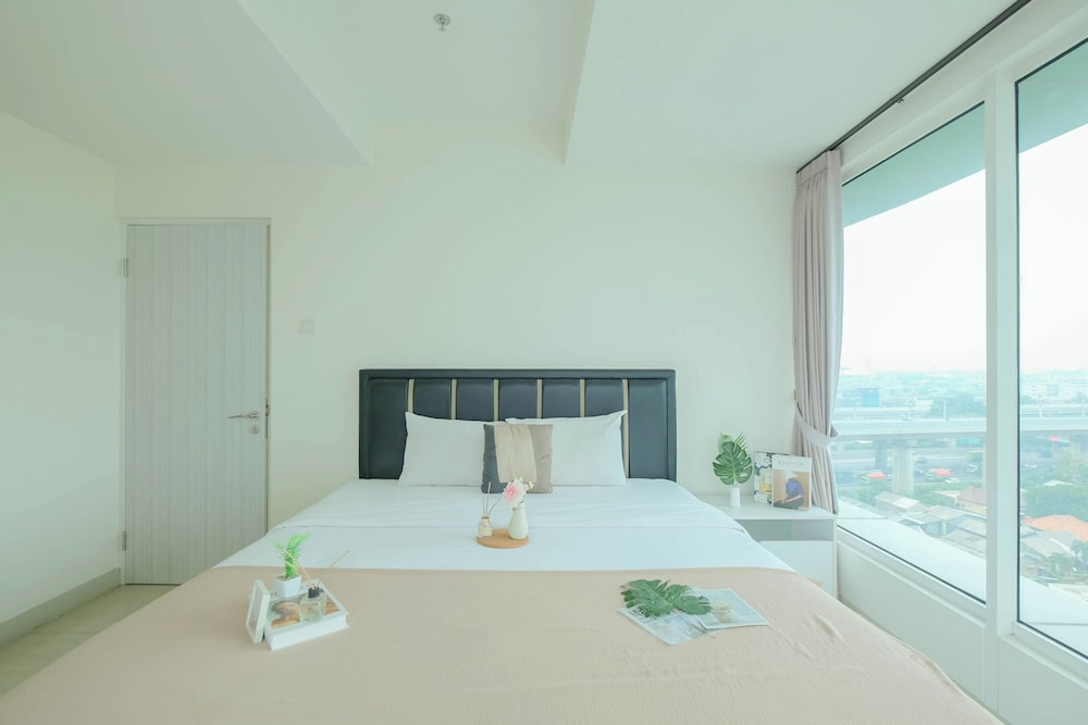 Modern Peach Touch 2Br At Grand Kamala Lagoon Apartment