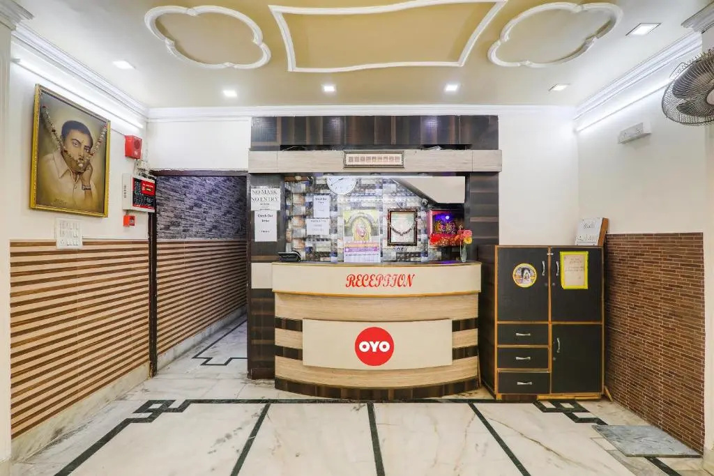 Flagship Radhey Shyam Inn Near Sahara Ganj Mall