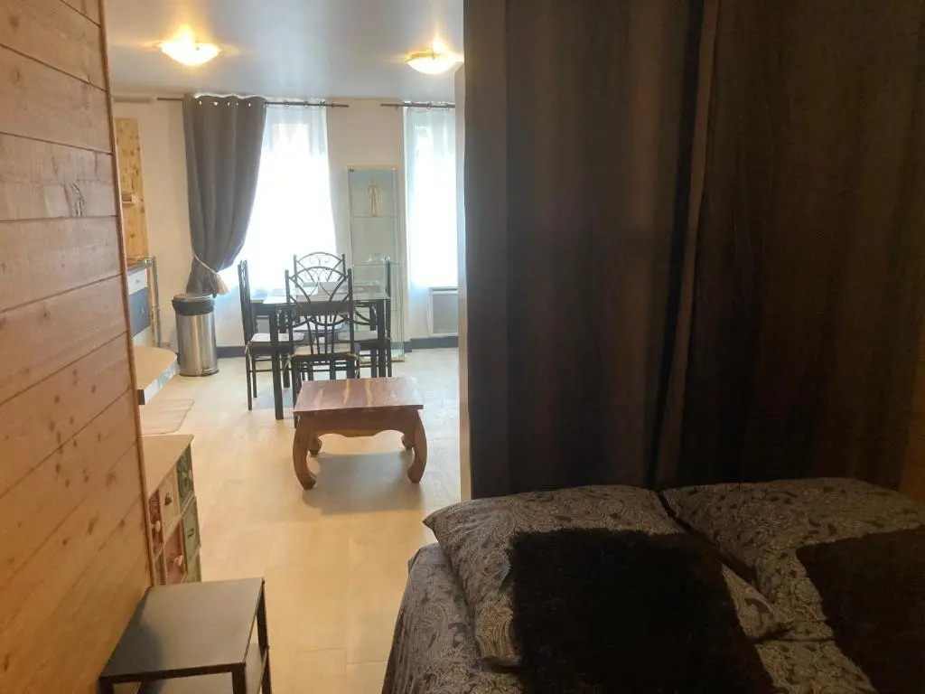EXIGEHOME-Grand Studio en plein centre de Saint Germain en Laye