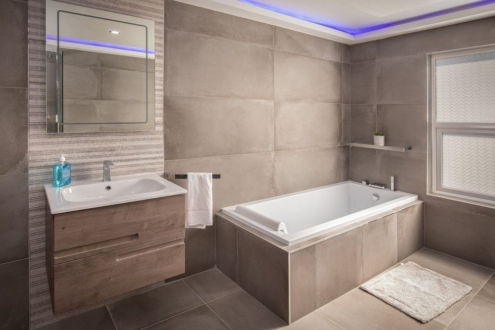 Town View Apartment by Sasco