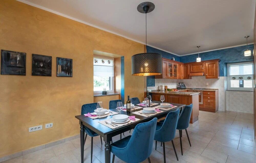 Stunning Home in Sumber with Outdoor Swimming Pool, Hot Tub & 3 Bedrooms