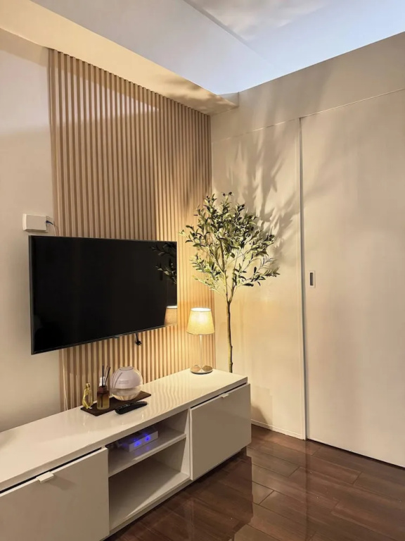Entire Room in Makati Center With Fast Wifi