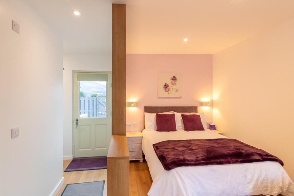 Allt Mor Rentals - Chalet with hot tub, And Studio Apartment no hot tub