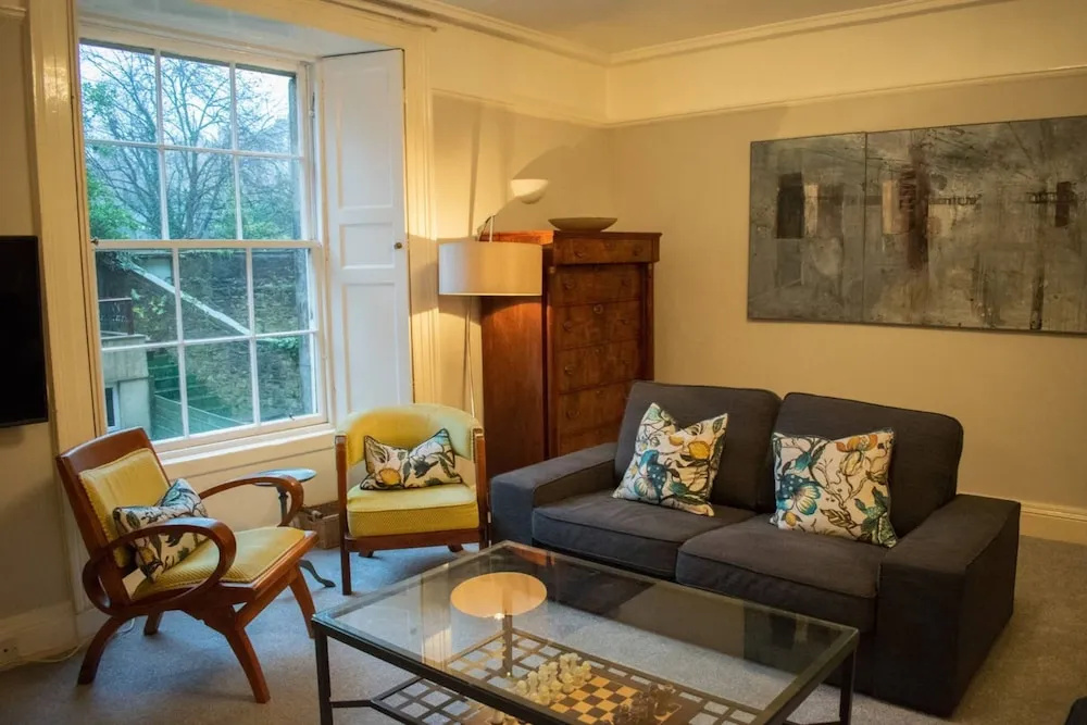Homely and Traditional New Town Property-2 Bedroom