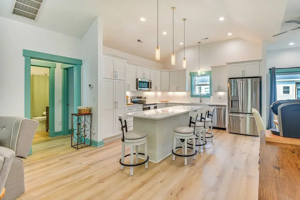 1 Mi to Dtwn Manteo: Dog-friendly Home w/ Deck
