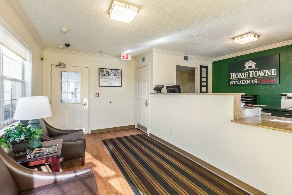 HomeTowne Studios by Red Roof Atlanta – Peachtree Corners