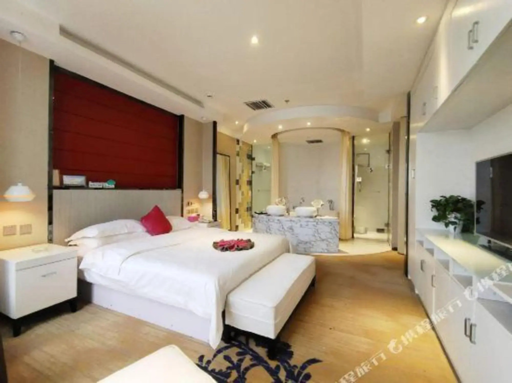 Zhongzhou Yihe Hotel (Dennis City Plaza)