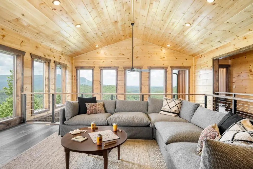 Duval by Avantstay 10min to DT Pigeon Forge w/ Indoor Pool, Hot Tub & Amazing Views!