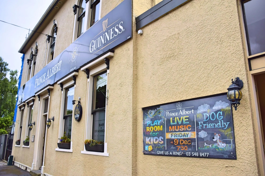 The Prince Albert Backpackers & Bar