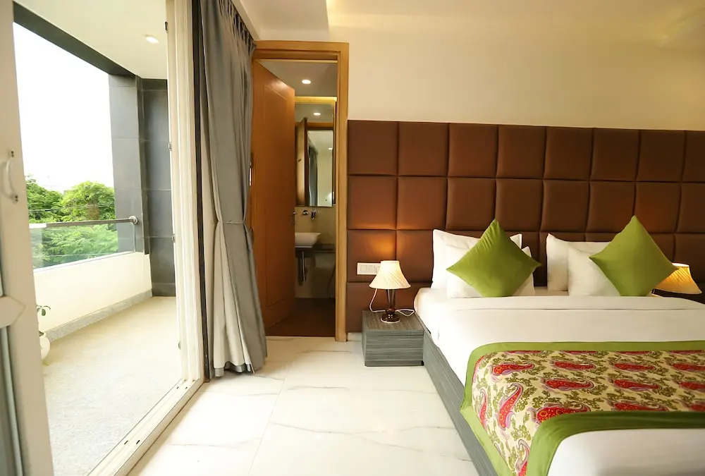 Hotel Keshav Residency - Medicity Gurugram, near Medanta Hospital, Pure Vegetarian