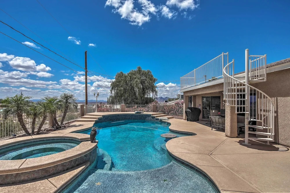 4 Mi to Lake Havasu: Home w/ Rooftop Balcony