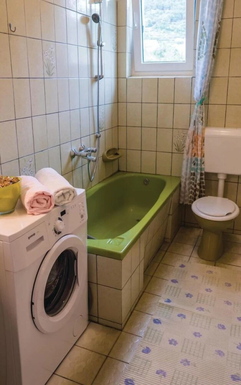 Cozy Home In Banjol With Wifi