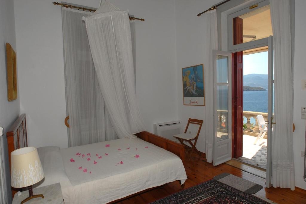 V. Molova, Molyvos, Lesvos