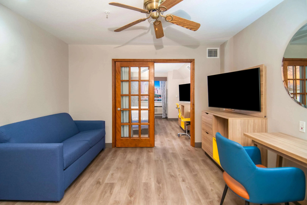 Days Inn & Suites by Wyndham San Antonio North/Stone Oak