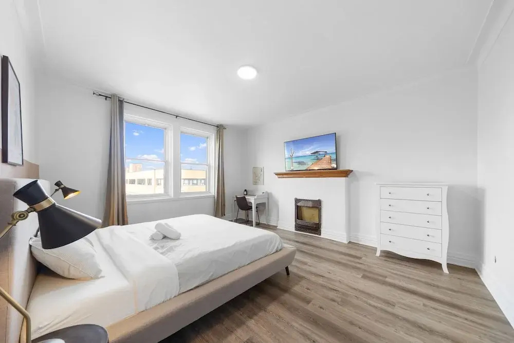 Spacious Renovated Apartment Sleeps 12