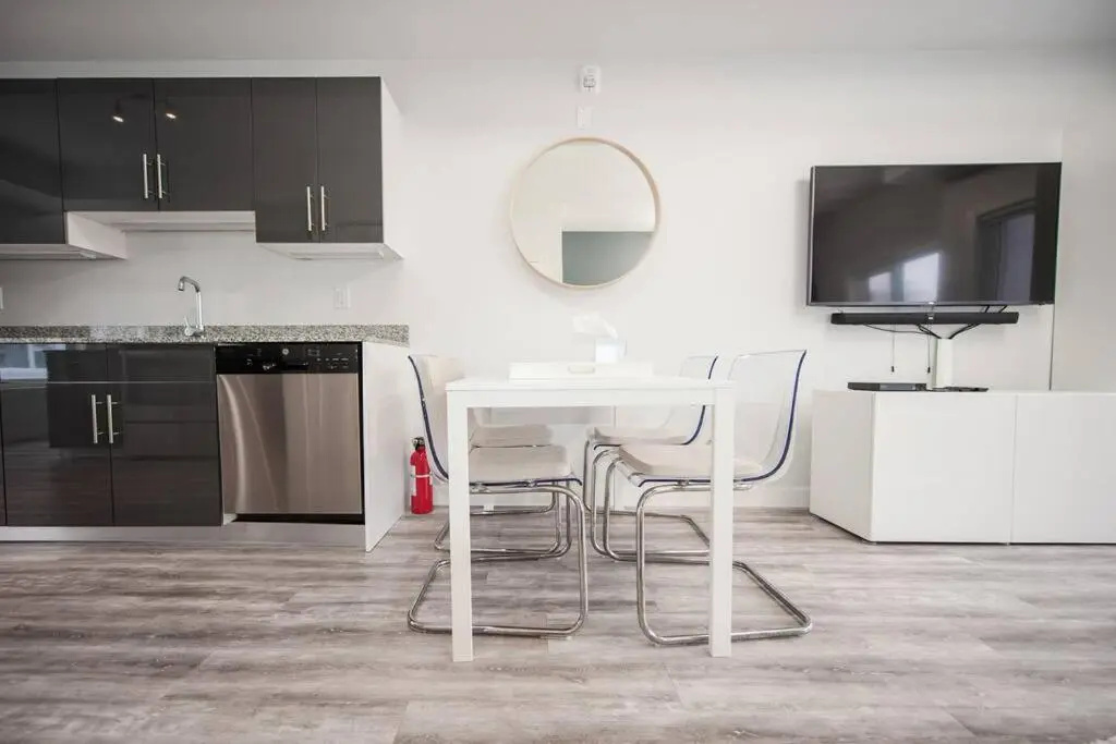Upscale 2 bedroom Townhouse near Univ of Manitoba