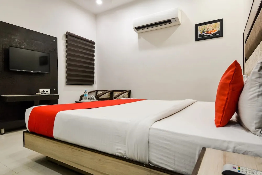 Oyo 60737 Hotel Purple Residency