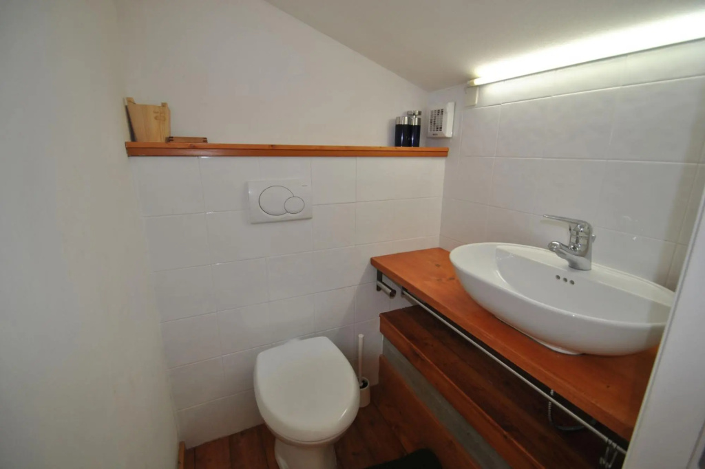 In vacation residence, 40 mt from the sea, apartment with 3 bedrooms ,for 6-7 people, on 2nd floor w-Villa Marina - INT. 7 quadri. Levante