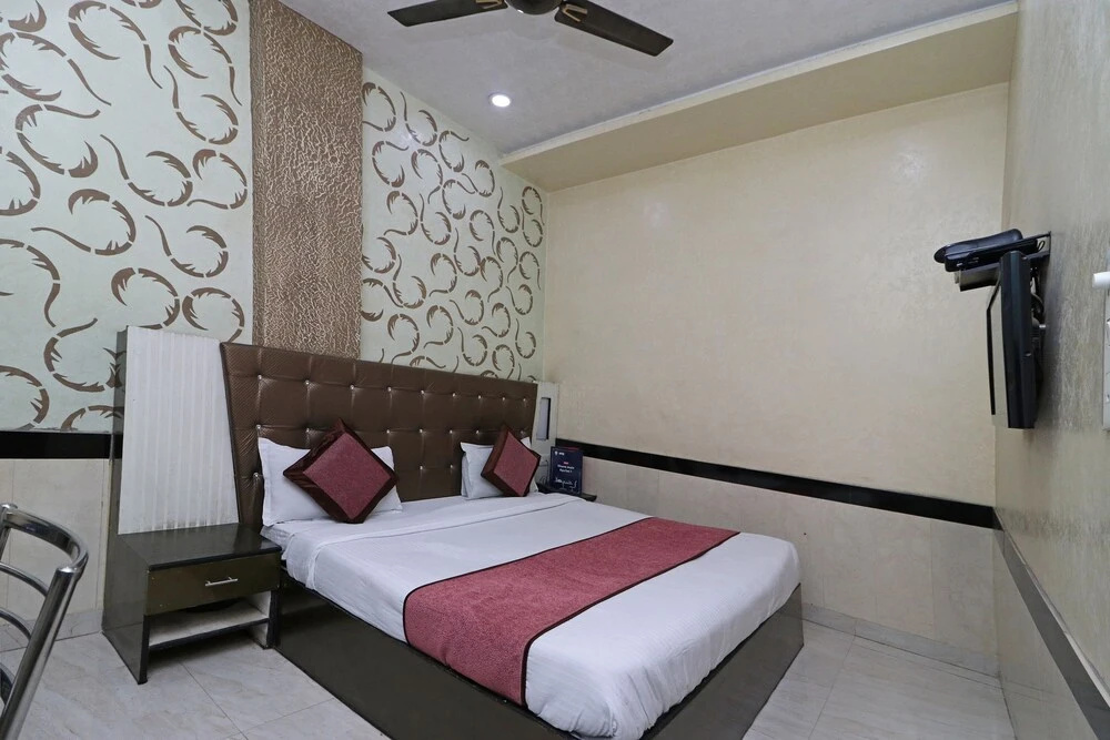 OYO 7885 Hotel Myraa