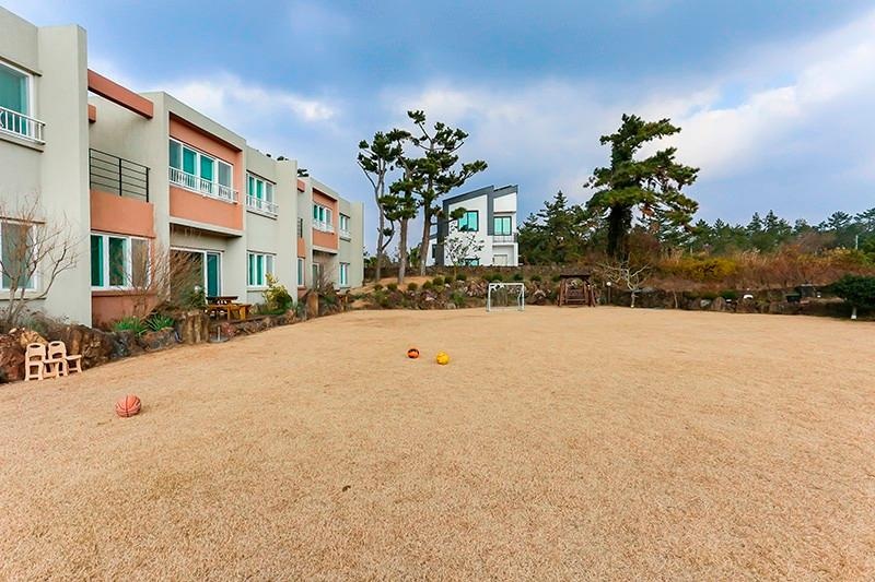 Jeju Nangbile House Pension