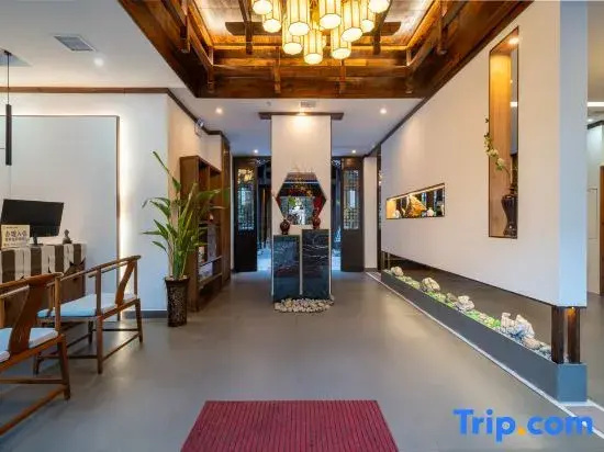 Sulu Lotus Junzi Pavilion Hotel (Fenghuang Ancient City Yunqiao Branch)