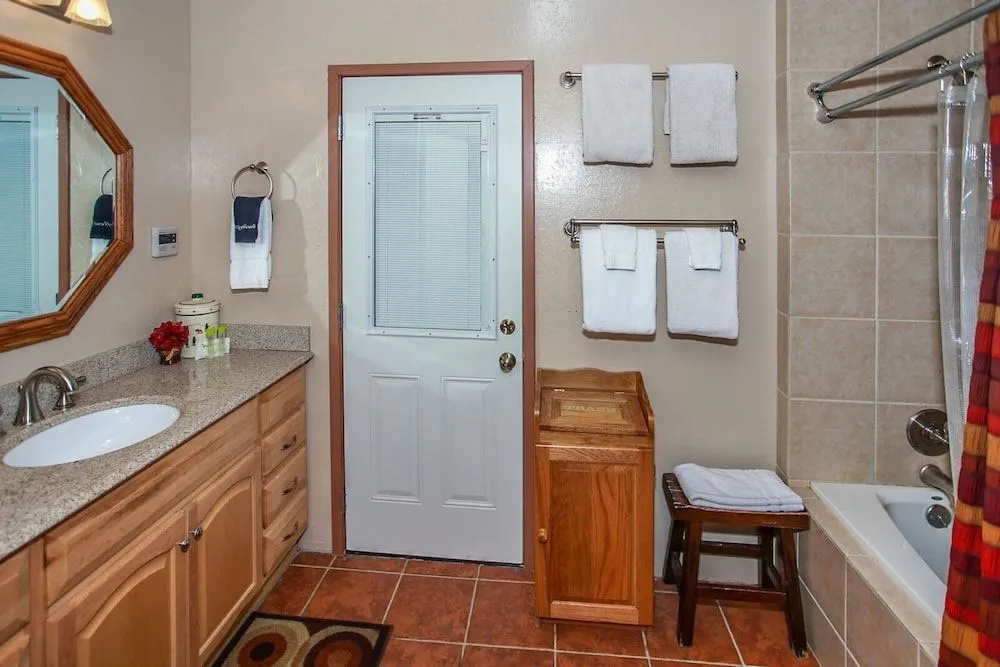 Bear Mountain Escape 2 Bedroom Apts by RedAwning