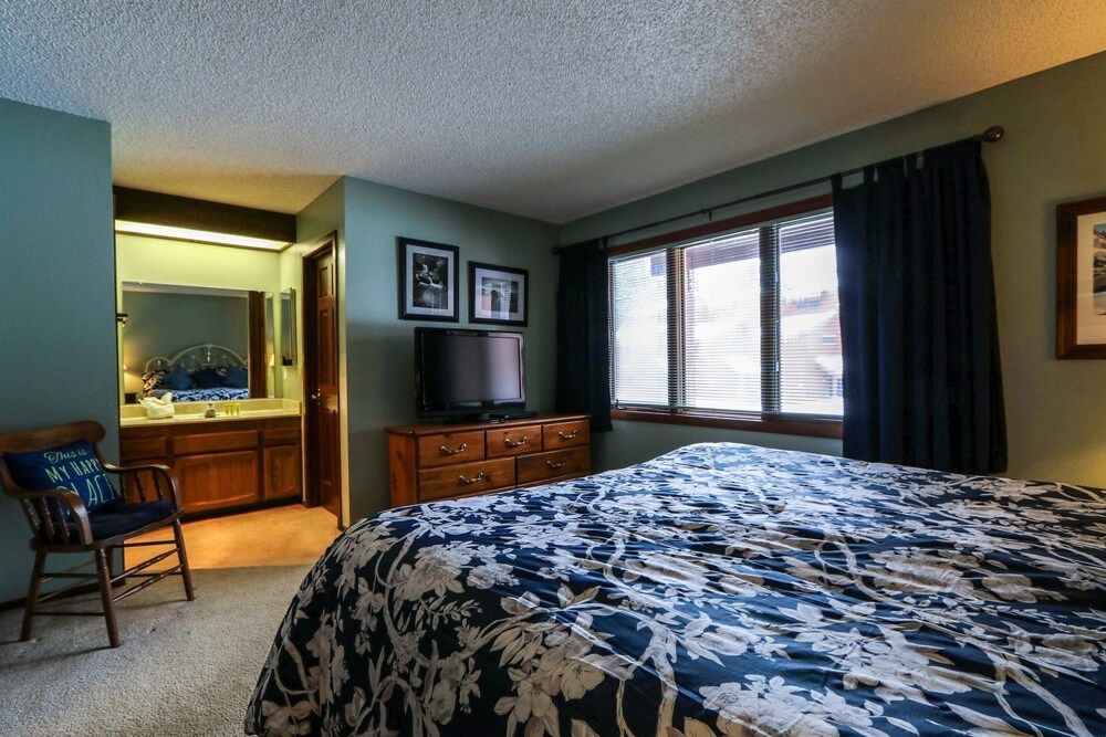 Woodlands #33 3 Bedroom Condo by RedAwning