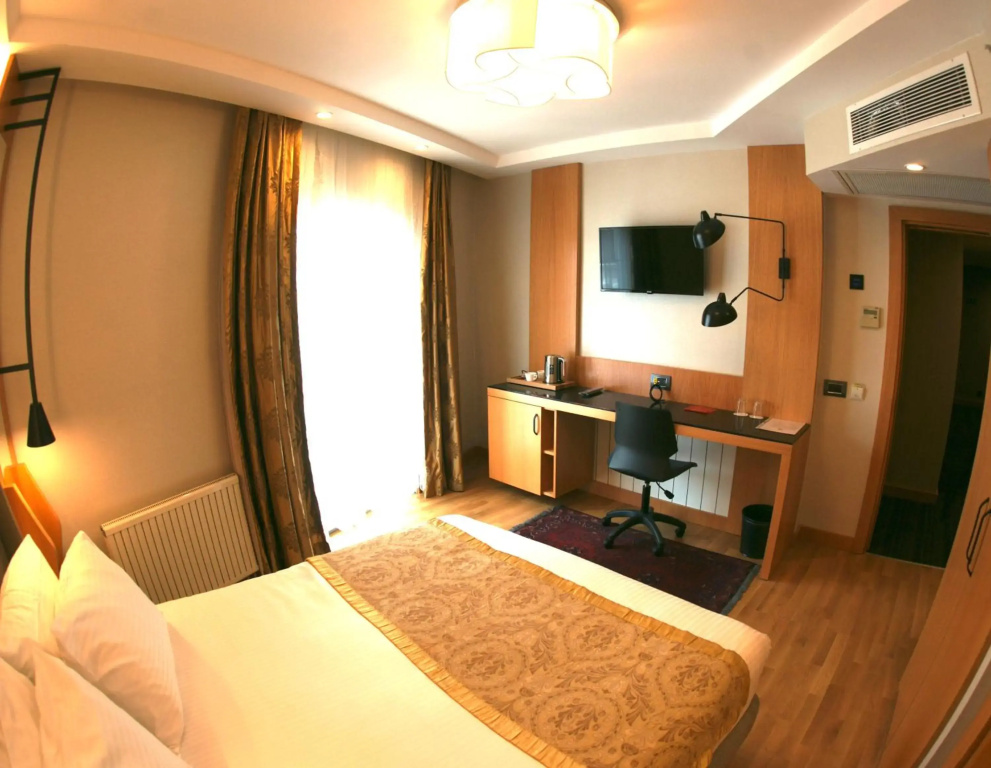 Maywood Hotel