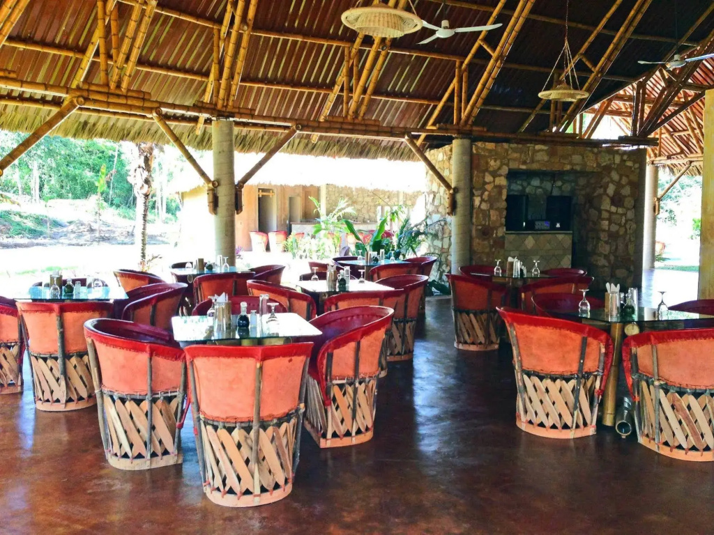 AXKAN PALENQUE, ALBERCAS, GASTRONOMIA MAR y TIERRA & TRAVEL AGENCY