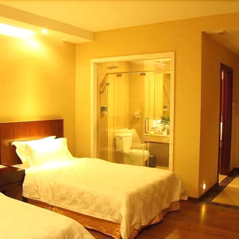 Yangjiang Poli Holiday Hotel (Jiangcheng Yueyun Bus Terminal)