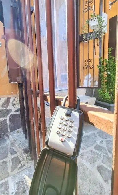 Monolocale Zona Monza-Milano Wi-fi Gratis, INTERO APPARTAMENTO