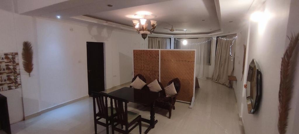 J-House, 4 Apartments with balconies, NO kitchen, Thalassa 1min away