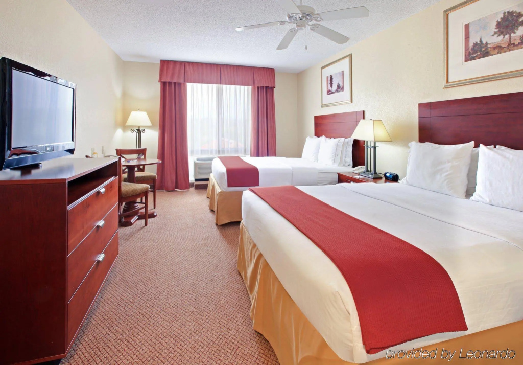 Holiday Inn Express Hotel & Suites Canton by IHG