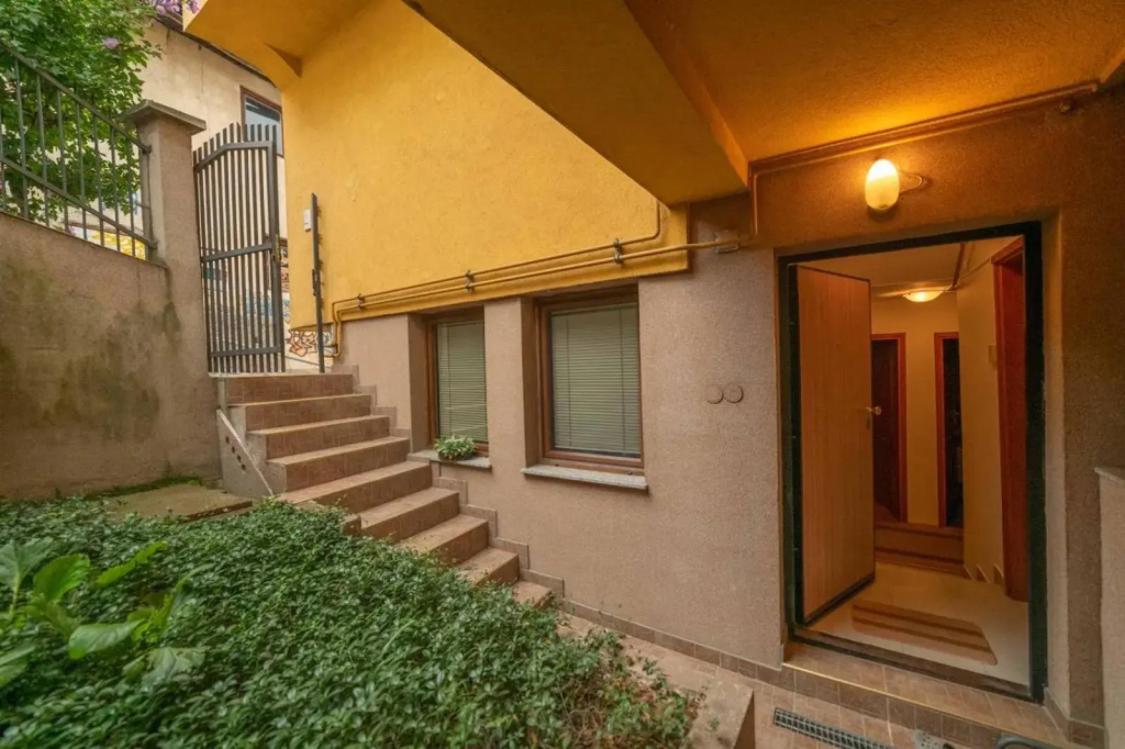 Apartman Yellow House