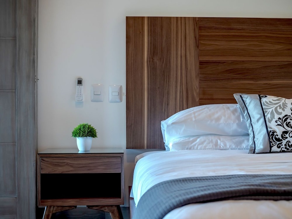 Cactus 1092 Oceanview Lux condo's w Rooftop Pool/Kitchens - Beach Access