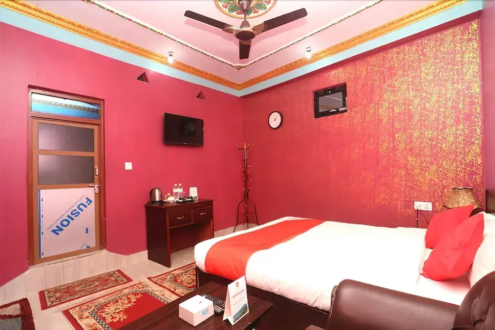 OYO 711 Hotel Mustang Plaza