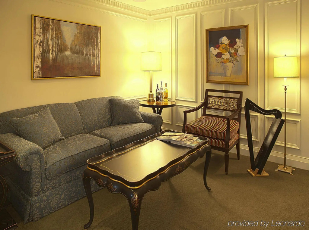 Windsor Arms Hotel