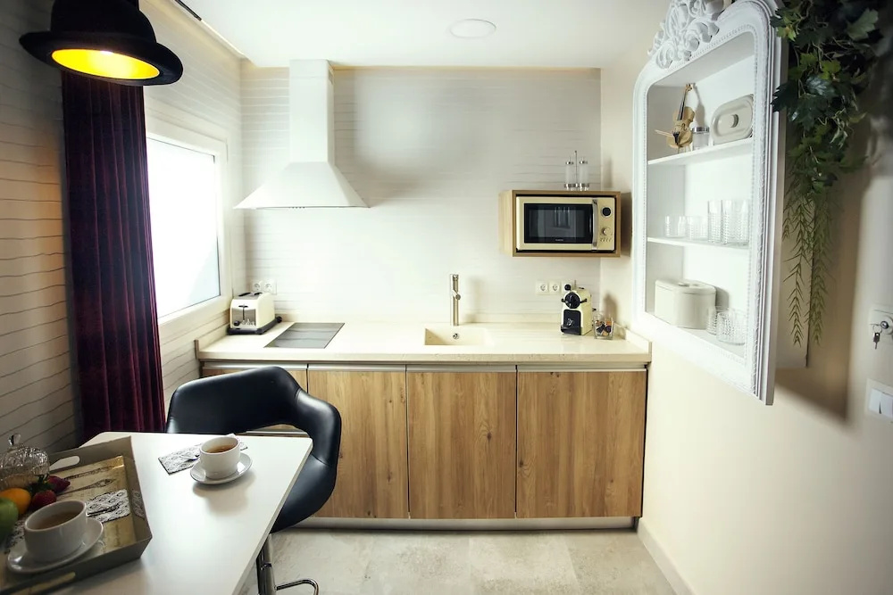 Cabaret Terrace Suite