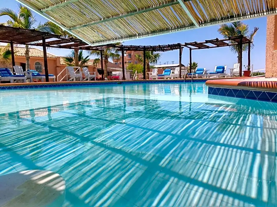 Club Cantamar Beach Hotel & Marina