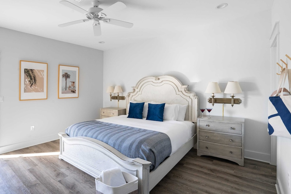 Lyle by Avantstay Chic Beach House w/ Pool & Hot Tub Walking Distance to Ocean