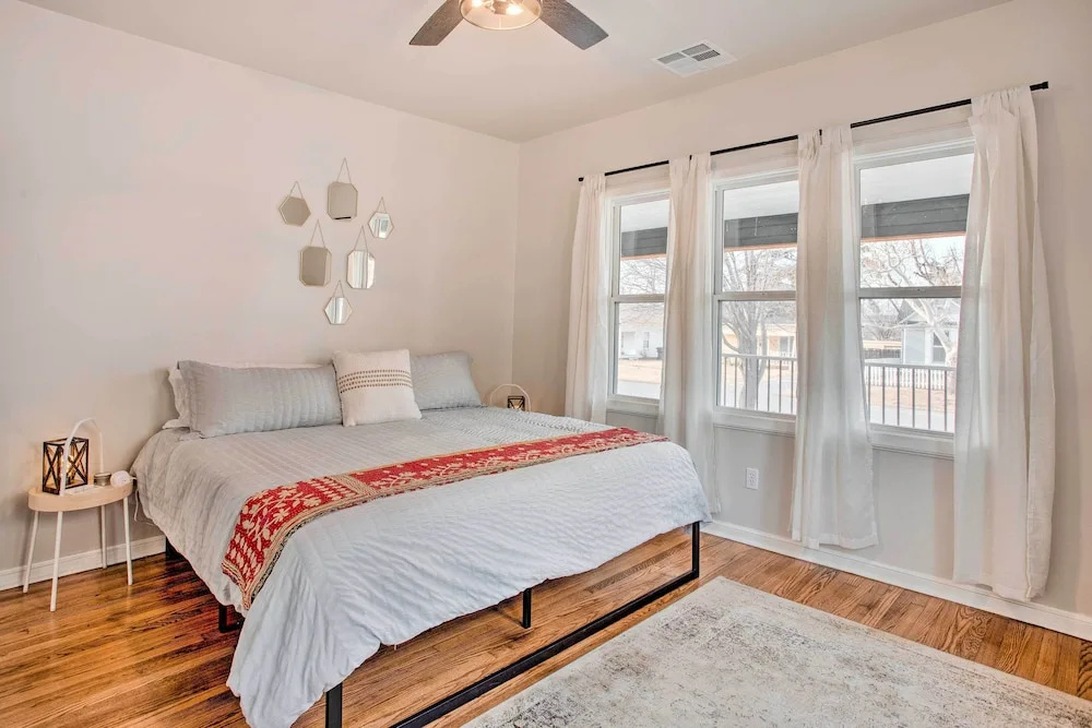 Charming Downtown Home w/ Updated Interior!