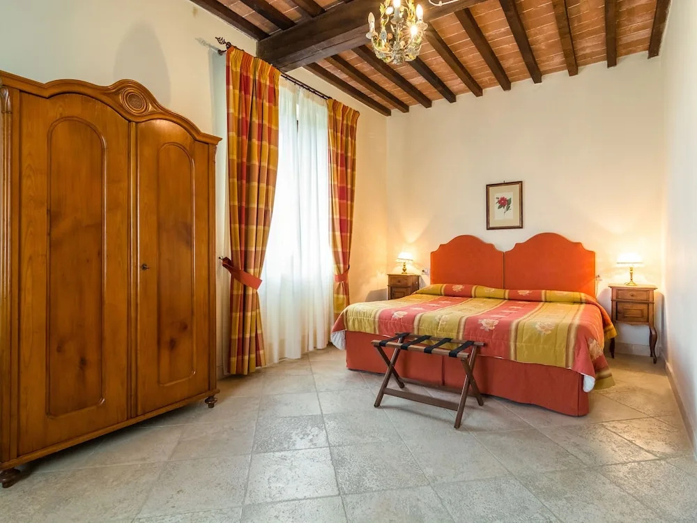 Farmhouse in Rapolano-terme With Swimming Pool, Garden, BBQ