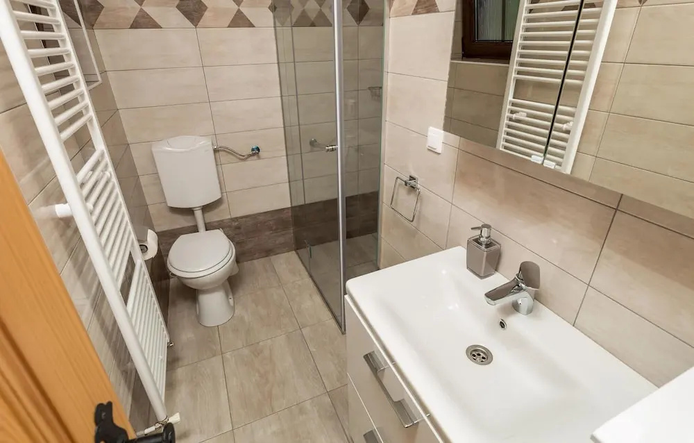 4 Bedroom Amazing Home In Otocac