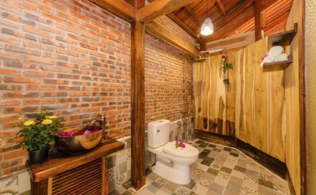 Wooden Lodge Homestay