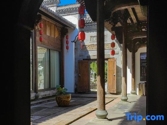 Hengdian Film and Television City Longjing Yuyu Yinshu