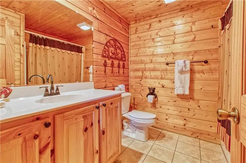 Smoky Mountain Retreat - Five Bedroom Cabin