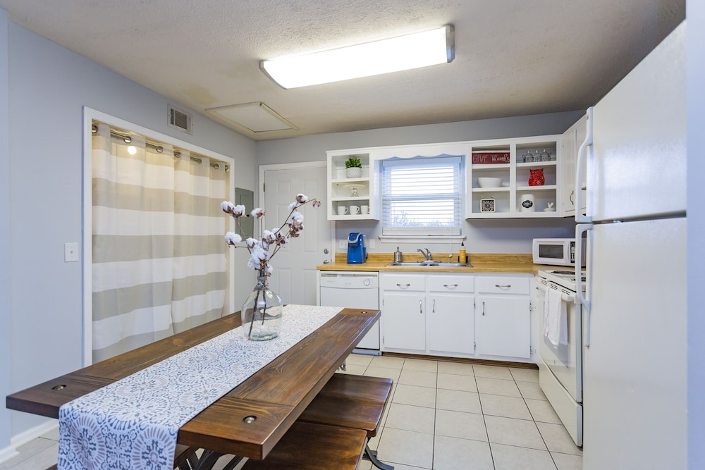Nashville Chic | 10min from downtown!