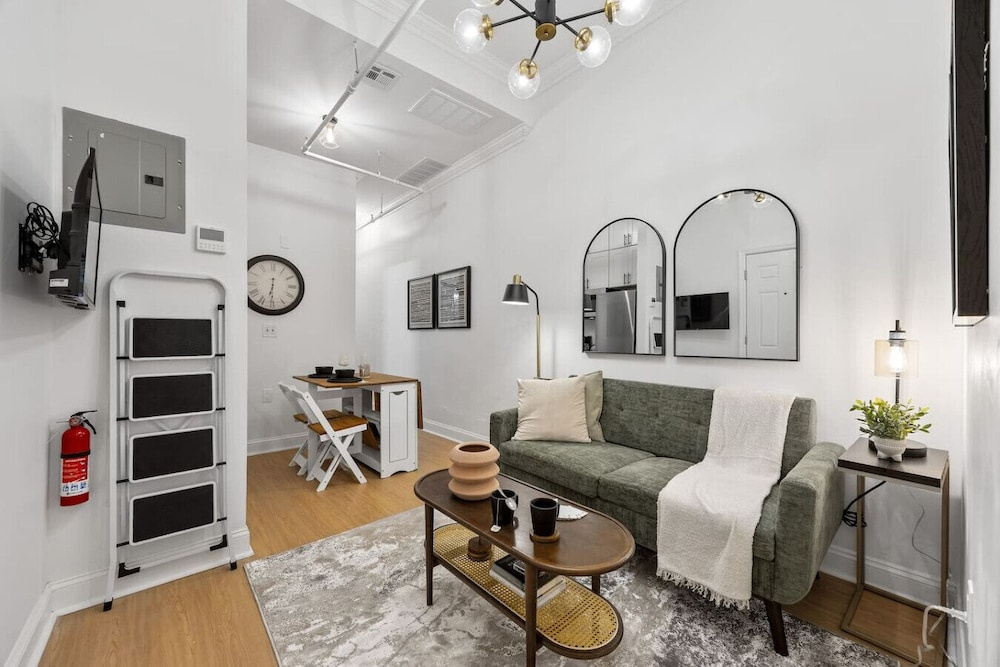 2BR 2BA in Historic Brownstone Near Subway