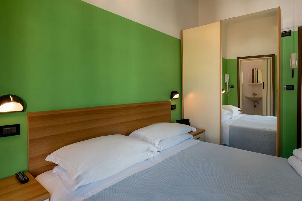 Sunflower Surf Youth Hotel