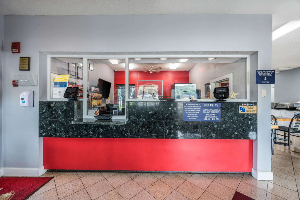 Econo Lodge Inn & Suites Huntsville University Area